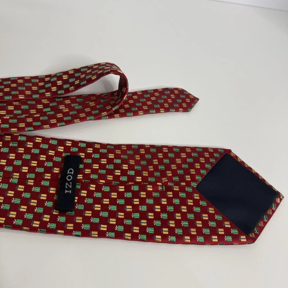 NWOT Izod Mens Silk Necktie Christmas Present‎ Red Green Gold 3 7/8 x 59